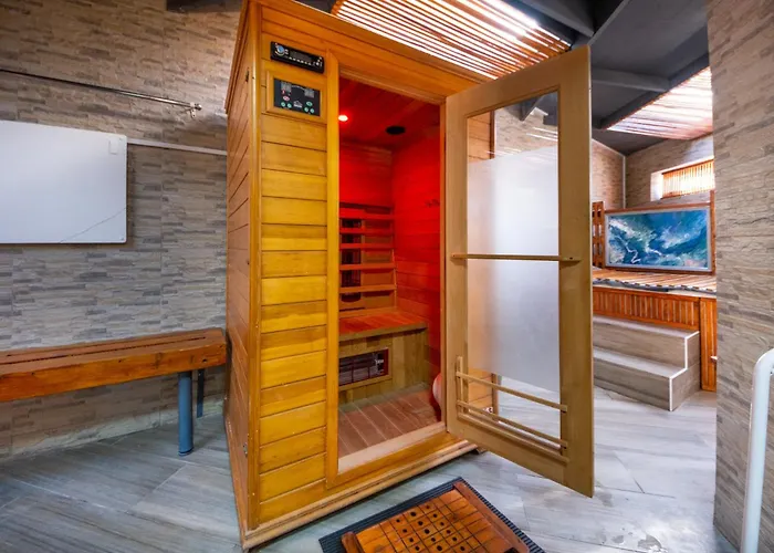 Hot Tub in Room Gaia Hydro-Spa And Guest House