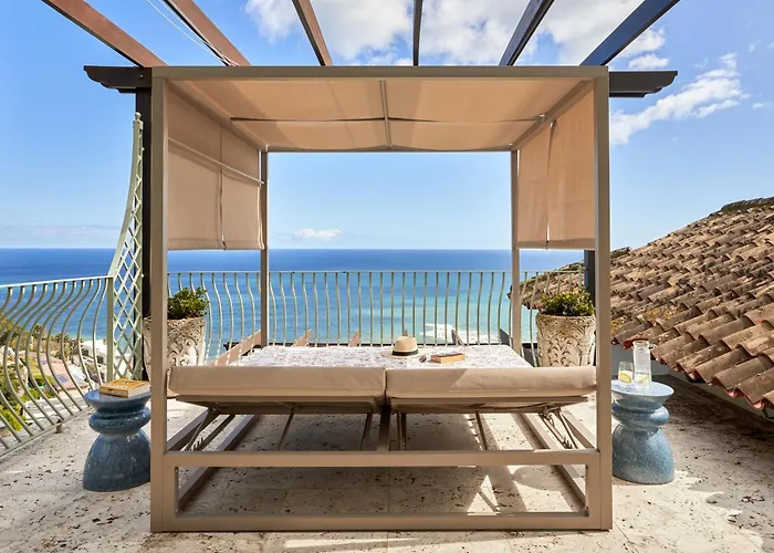 Villa Del Mar: Luxurious Sea View Suite in Bantry Bay
